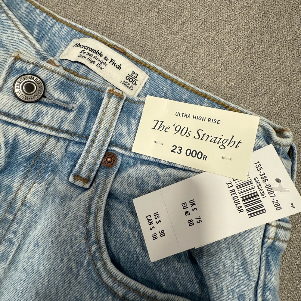 Abercrombie & Fitch Ultra High Rise 90s Straight Jeans